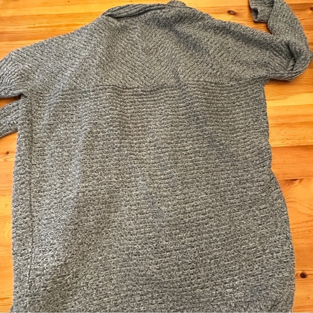 GAP women M Cozy Gray Knit Cardigan Rayon Bend